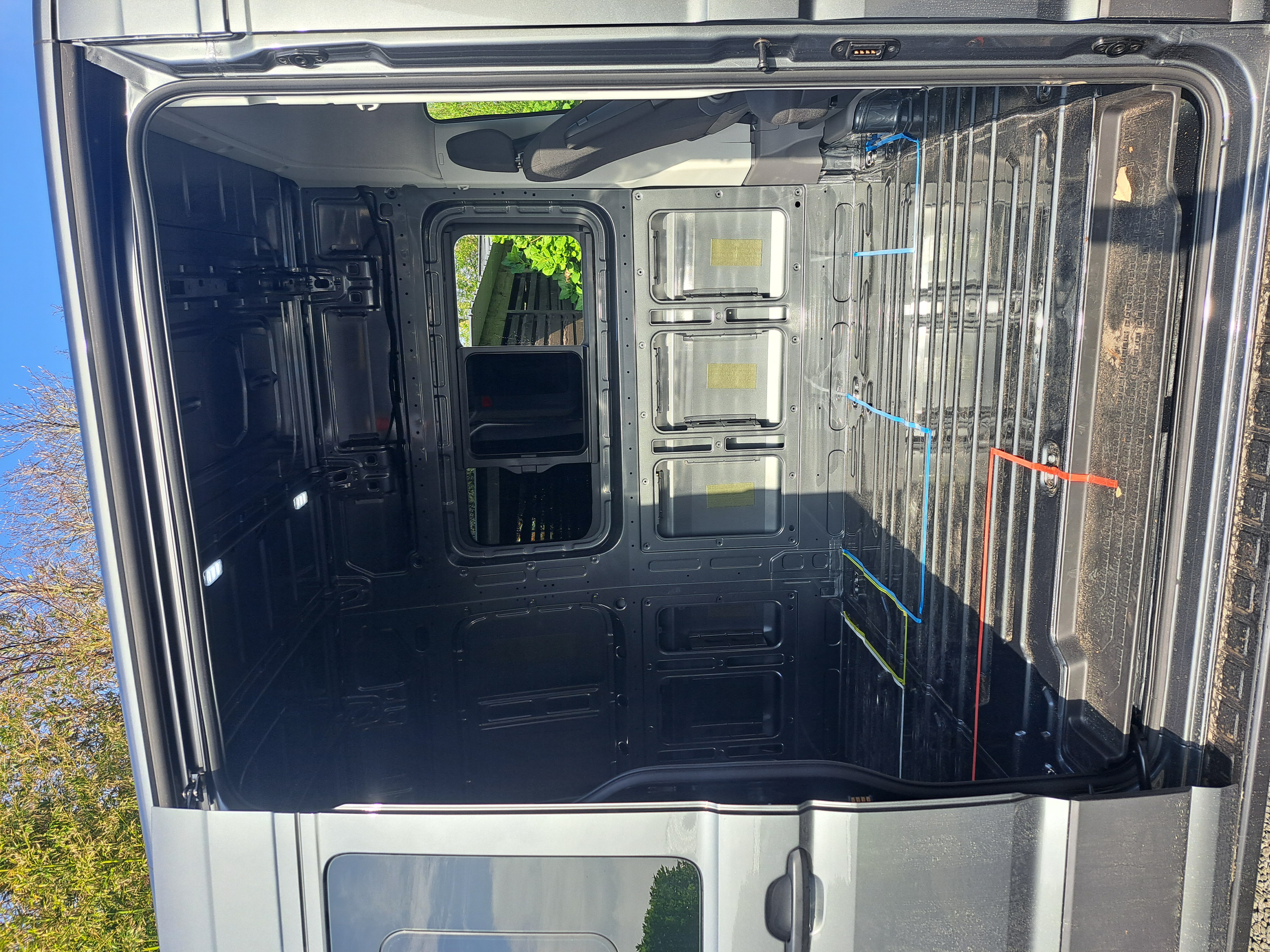 Lege bus met tape planning detail